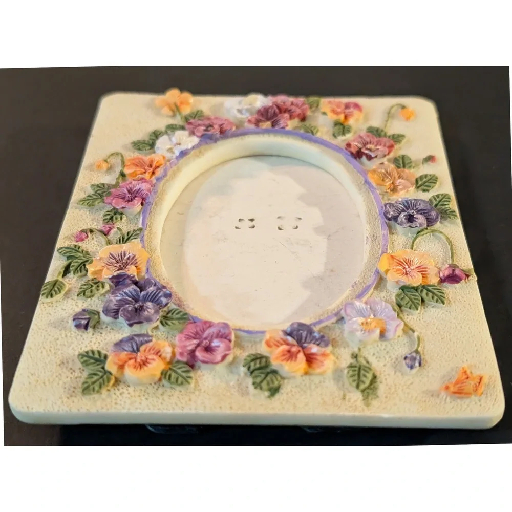 Giftco Vintage 90s Shabby Chic Floral Pansy Resin Picture Frame Cream 3.75x4.75